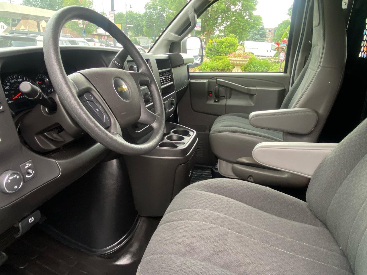 Chevrolet Express Cargo Van RWD 2500 135" 2025