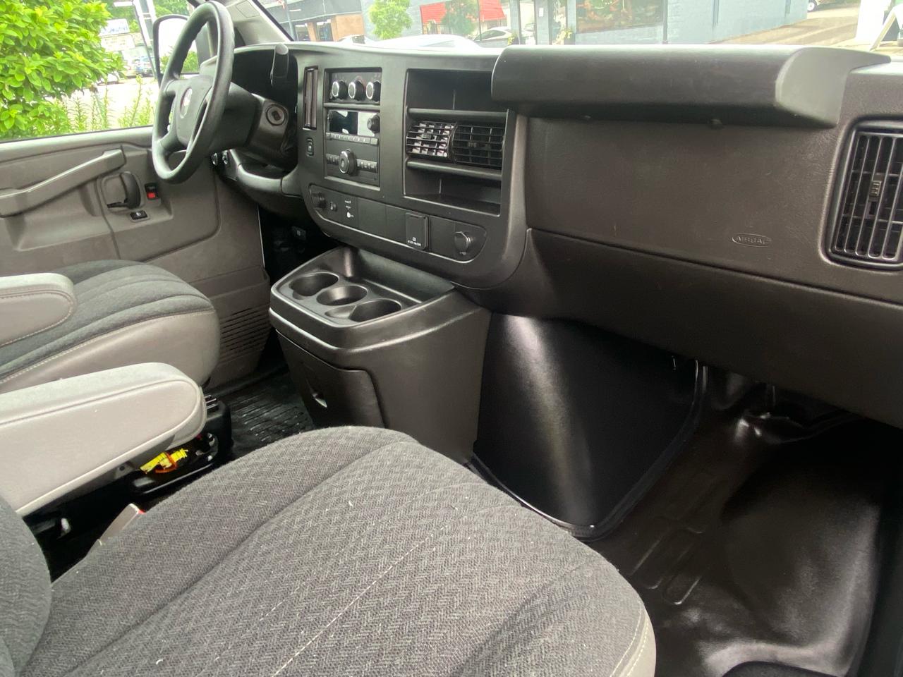 Chevrolet Express Cargo Van RWD 2500 135" 2025