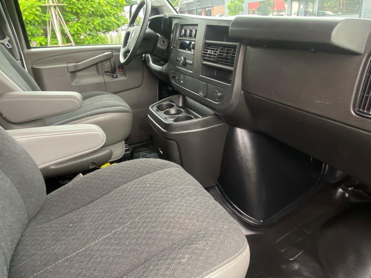 Chevrolet Express Cargo Van RWD 2500 135" 2025