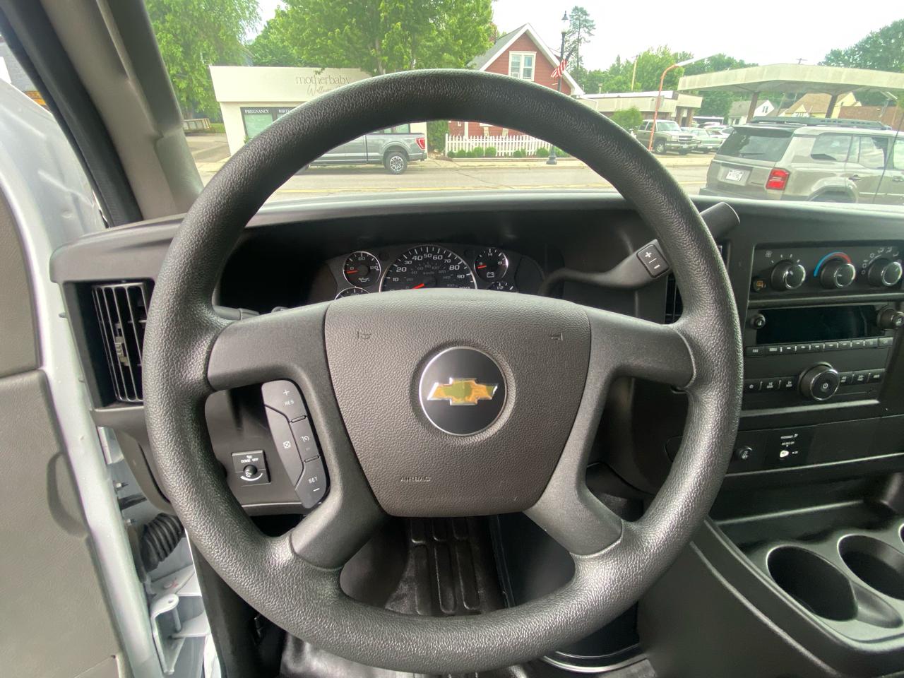 Chevrolet Express Cargo Van RWD 2500 135" 2025