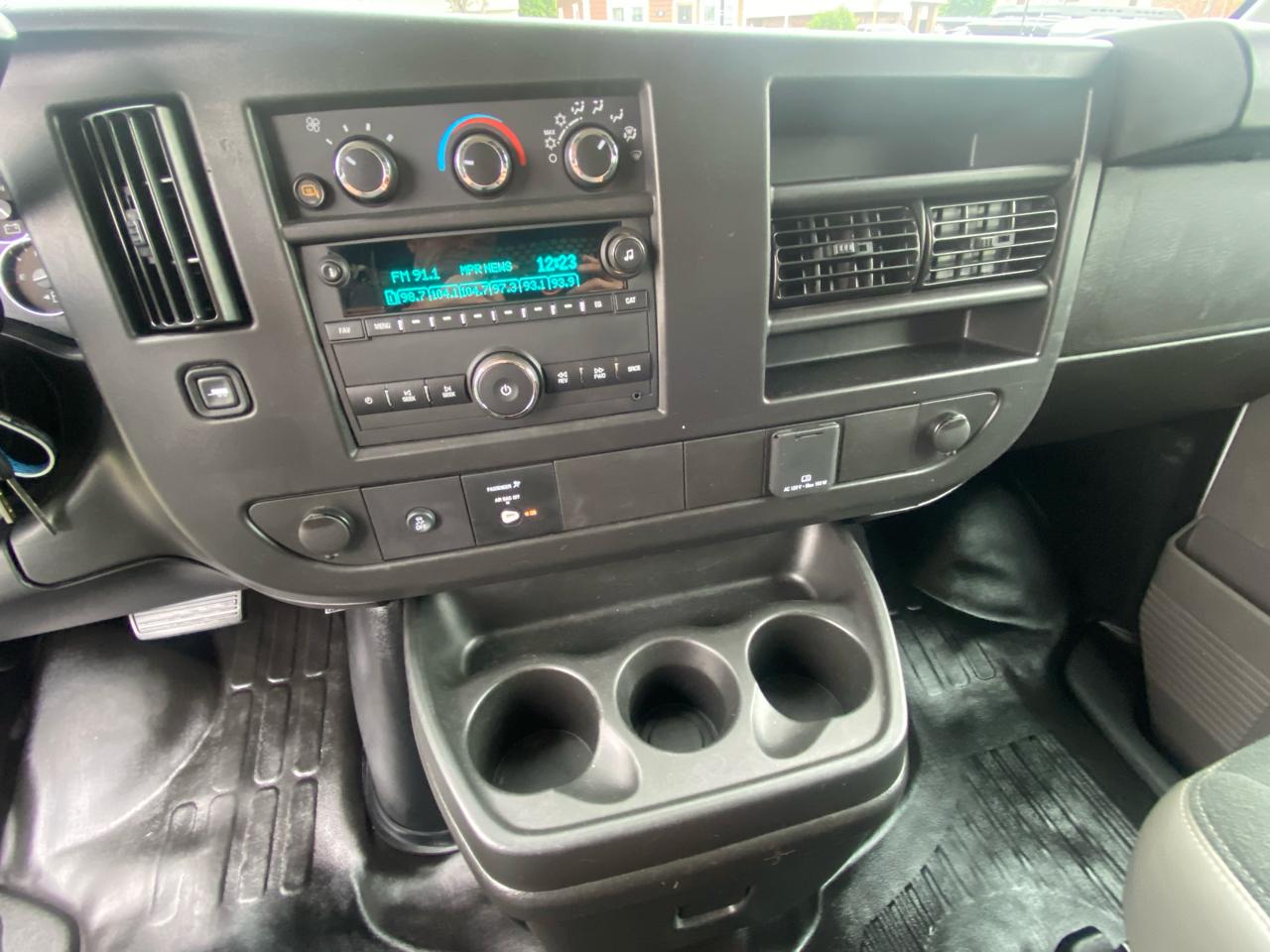 Chevrolet Express Cargo Van RWD 2500 135" 2025