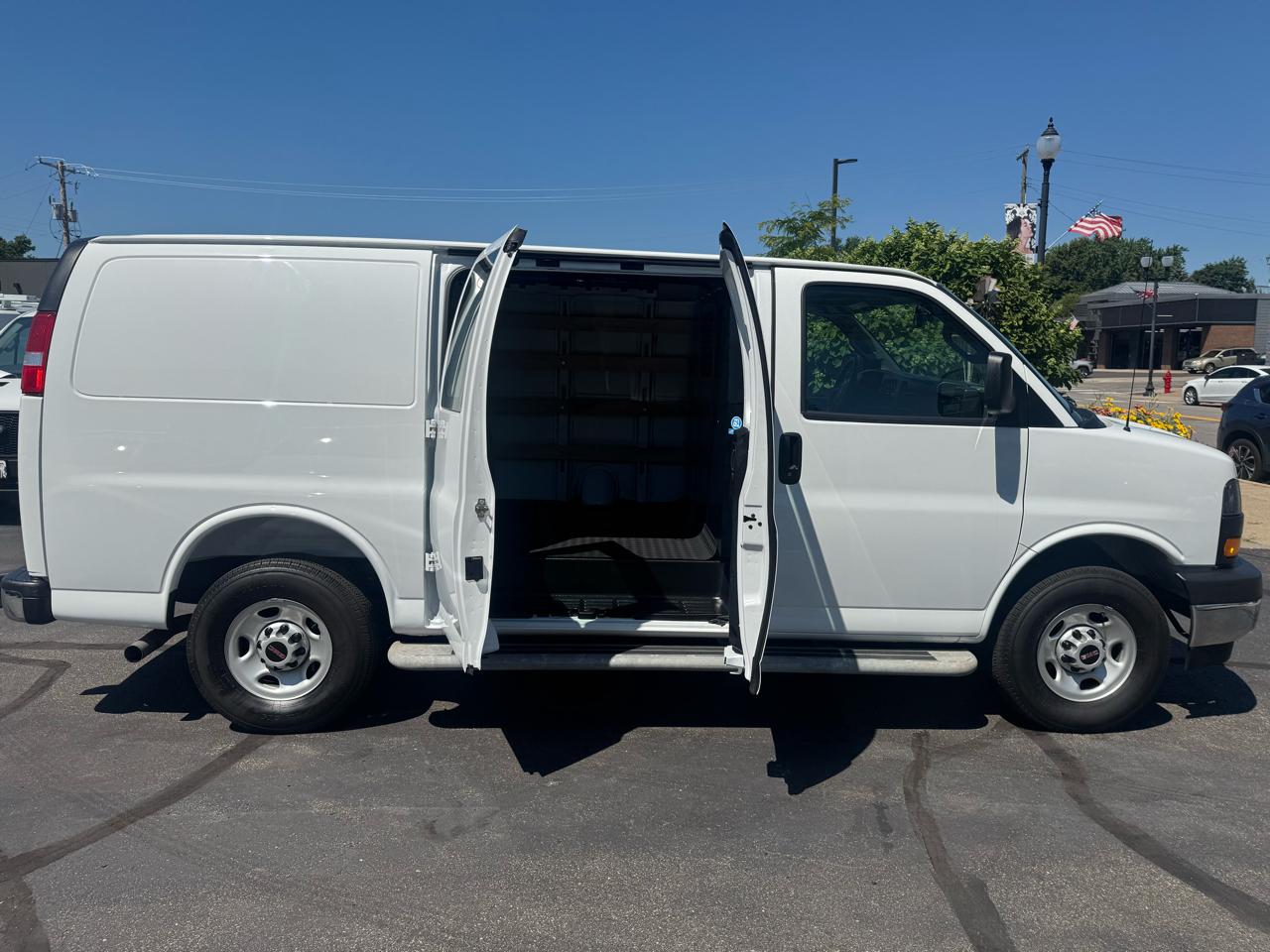 GMC Savana Cargo Van RWD 2500 135" 2025