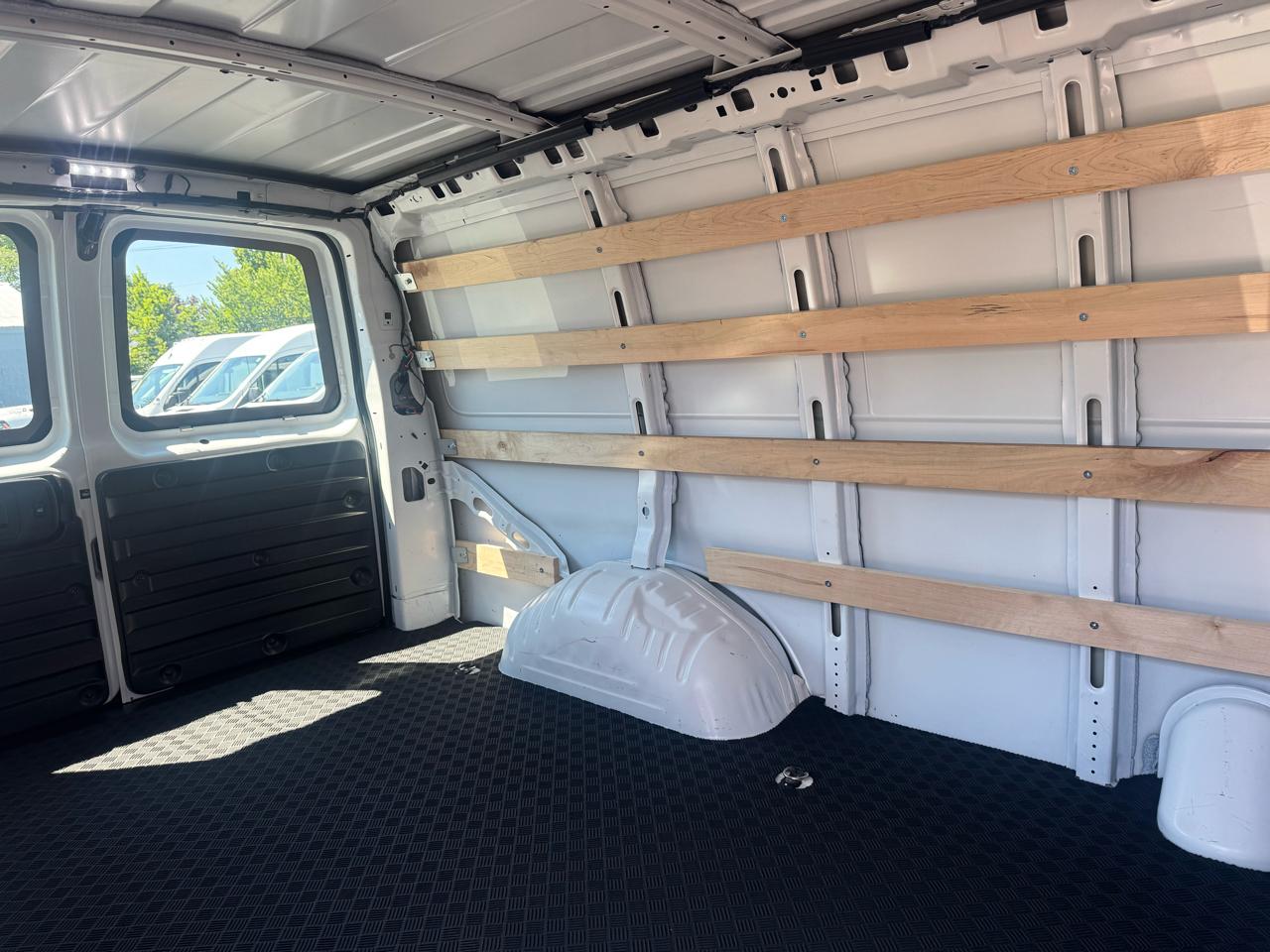 GMC Savana Cargo Van RWD 2500 135" 2025