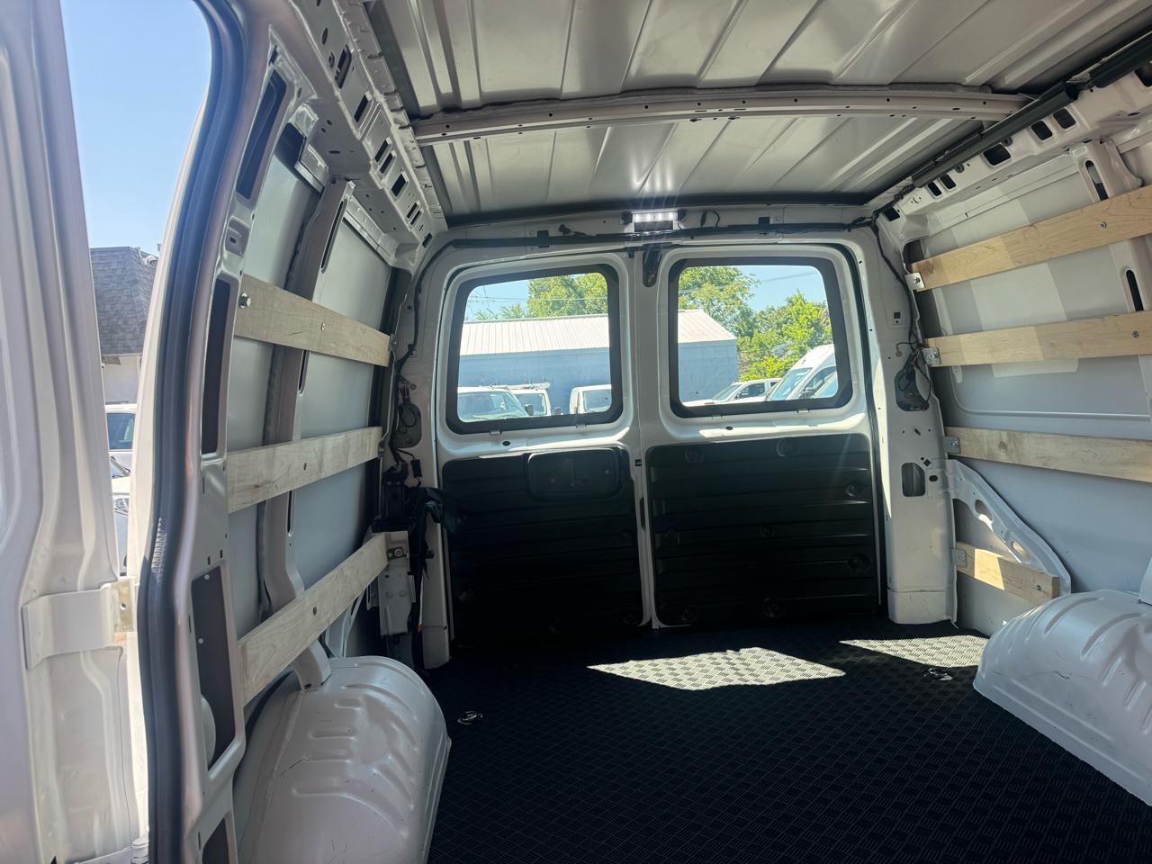 GMC Savana Cargo Van RWD 2500 135" 2025