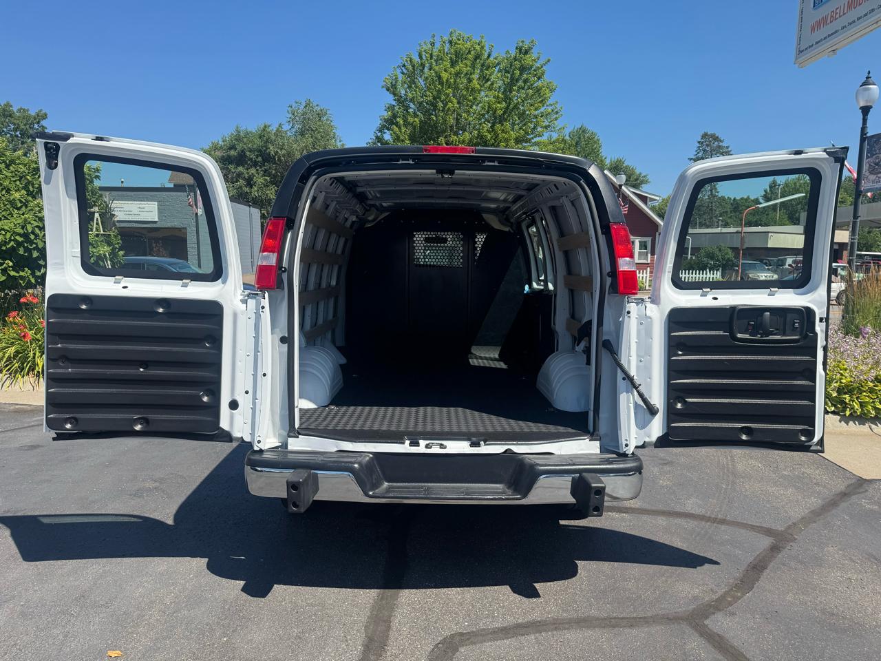 GMC Savana Cargo Van RWD 2500 135" 2025