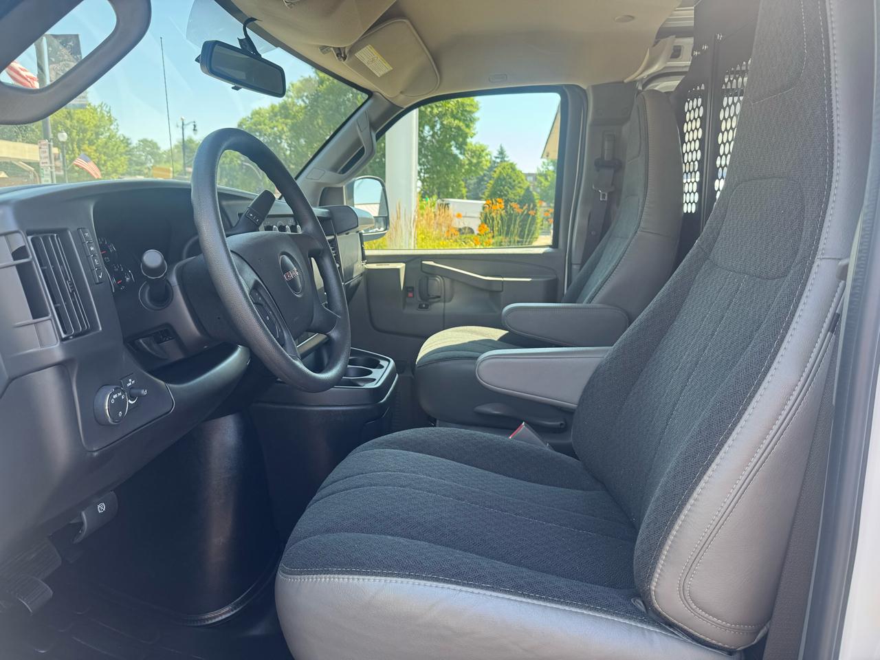 GMC Savana Cargo Van RWD 2500 135" 2025