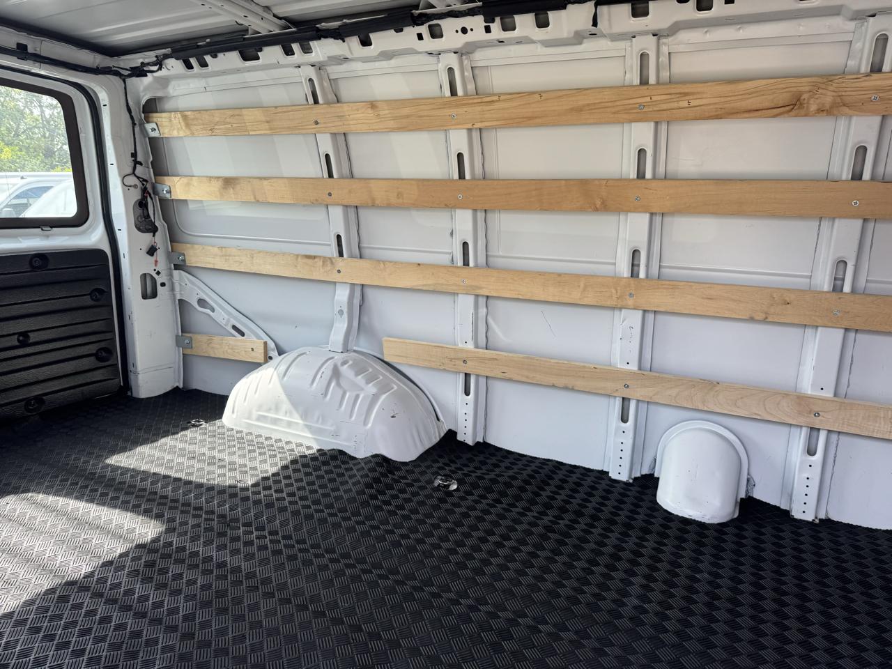 GMC Savana Cargo Van RWD 2500 135" 2024