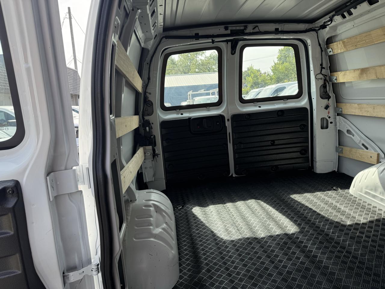 GMC Savana Cargo Van RWD 2500 135" 2024