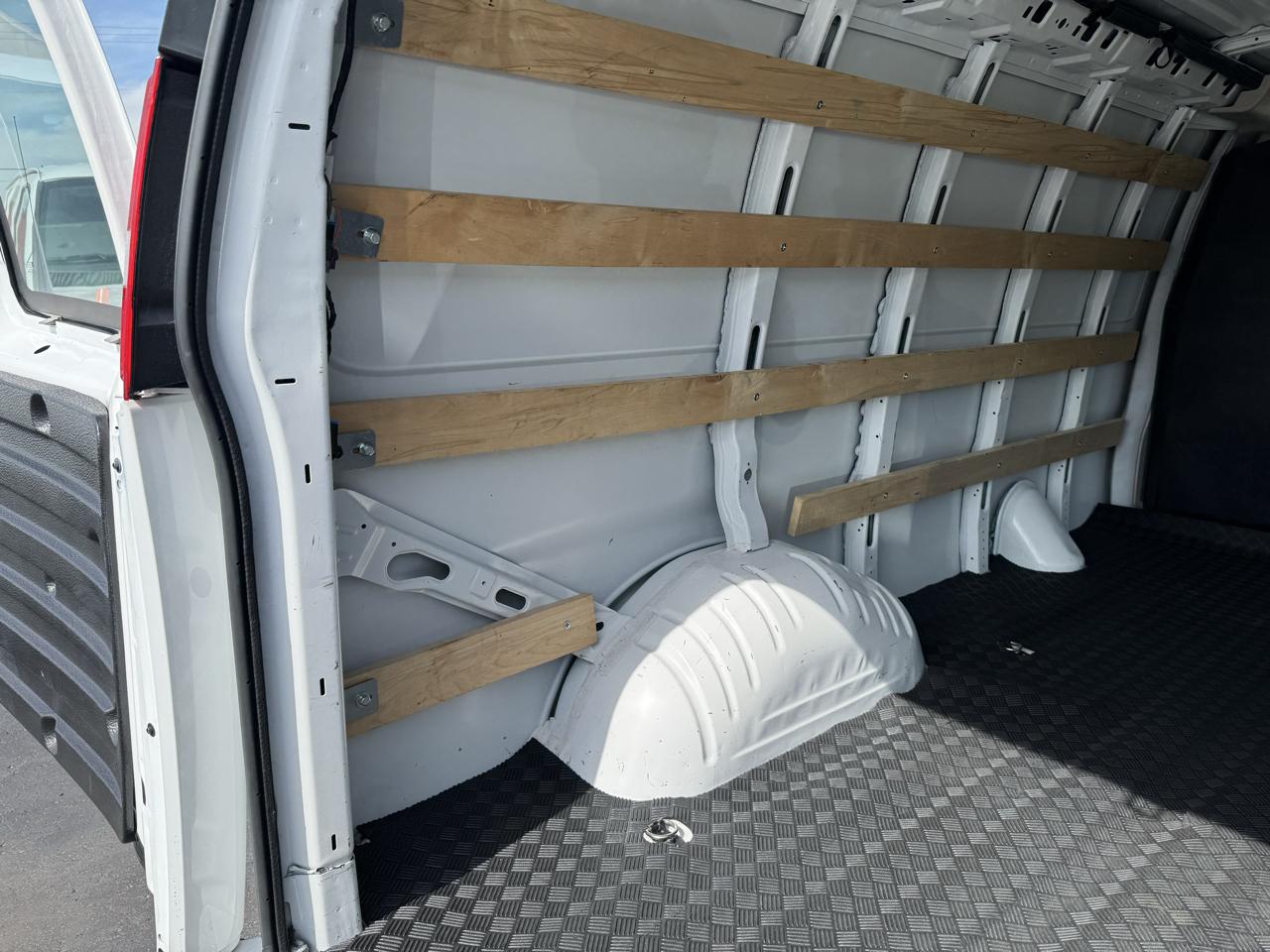 GMC Savana Cargo Van RWD 2500 135" 2024
