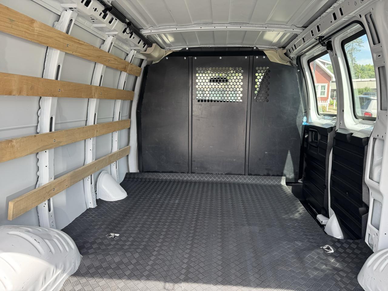 GMC Savana Cargo Van RWD 2500 135" 2024