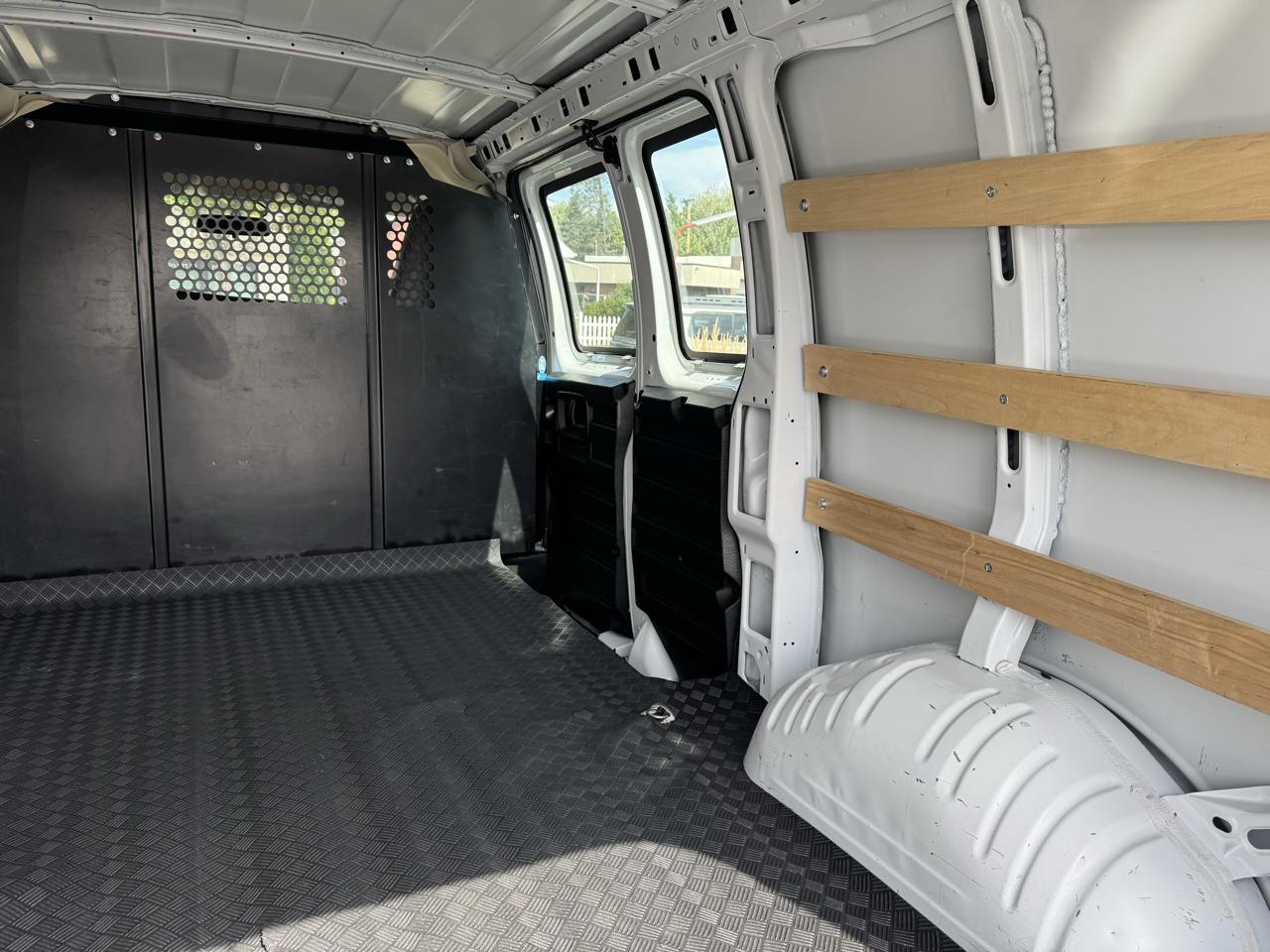 GMC Savana Cargo Van RWD 2500 135" 2024