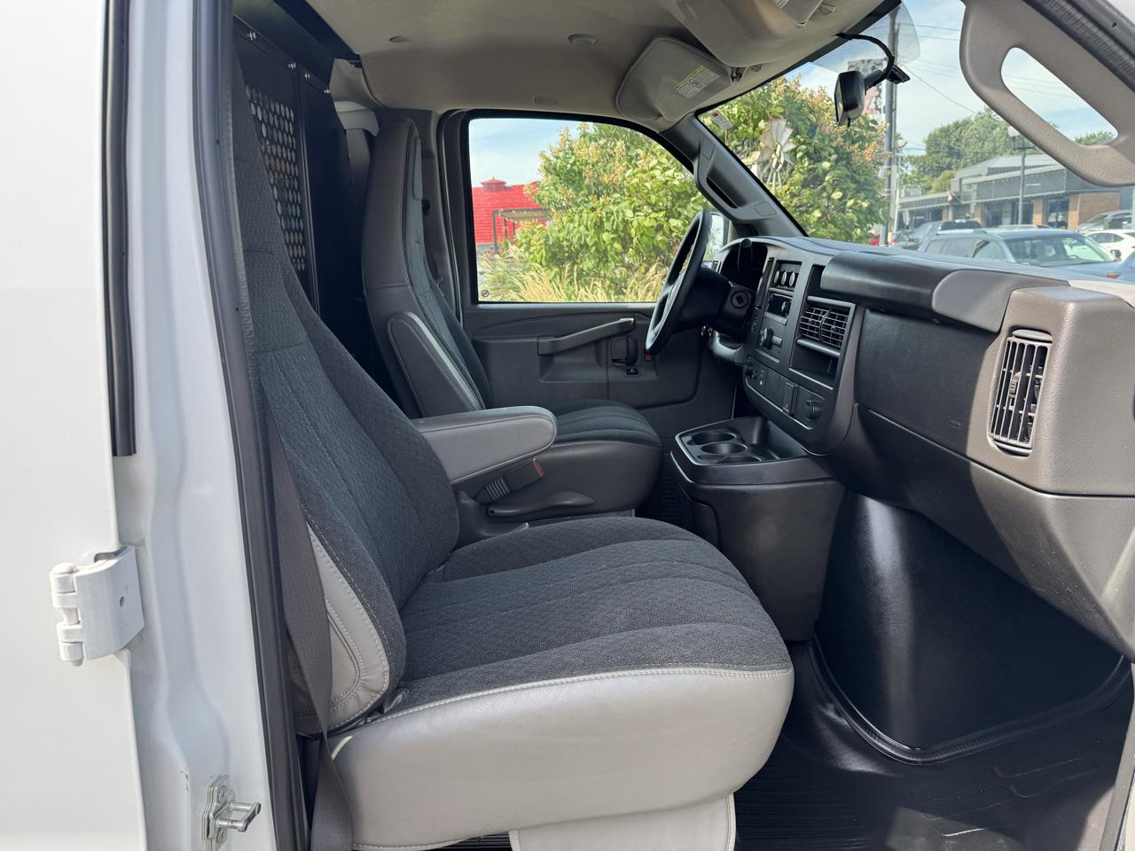 GMC Savana Cargo Van RWD 2500 135" 2024