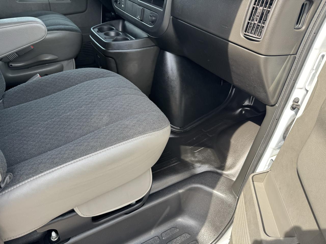 GMC Savana Cargo Van RWD 2500 135" 2024