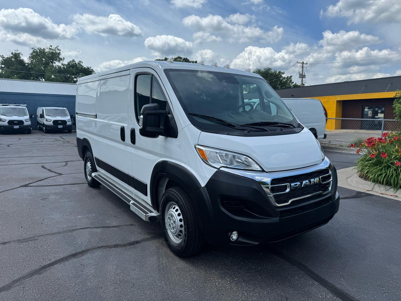 RAM ProMaster Cargo Van Tradesman 2500 Low Roof 136" WB w/Pass Seat 2025