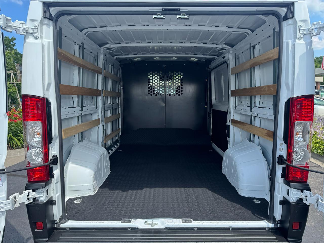 RAM ProMaster Cargo Van Tradesman 2500 Low Roof 136" WB w/Pass Seat 2025