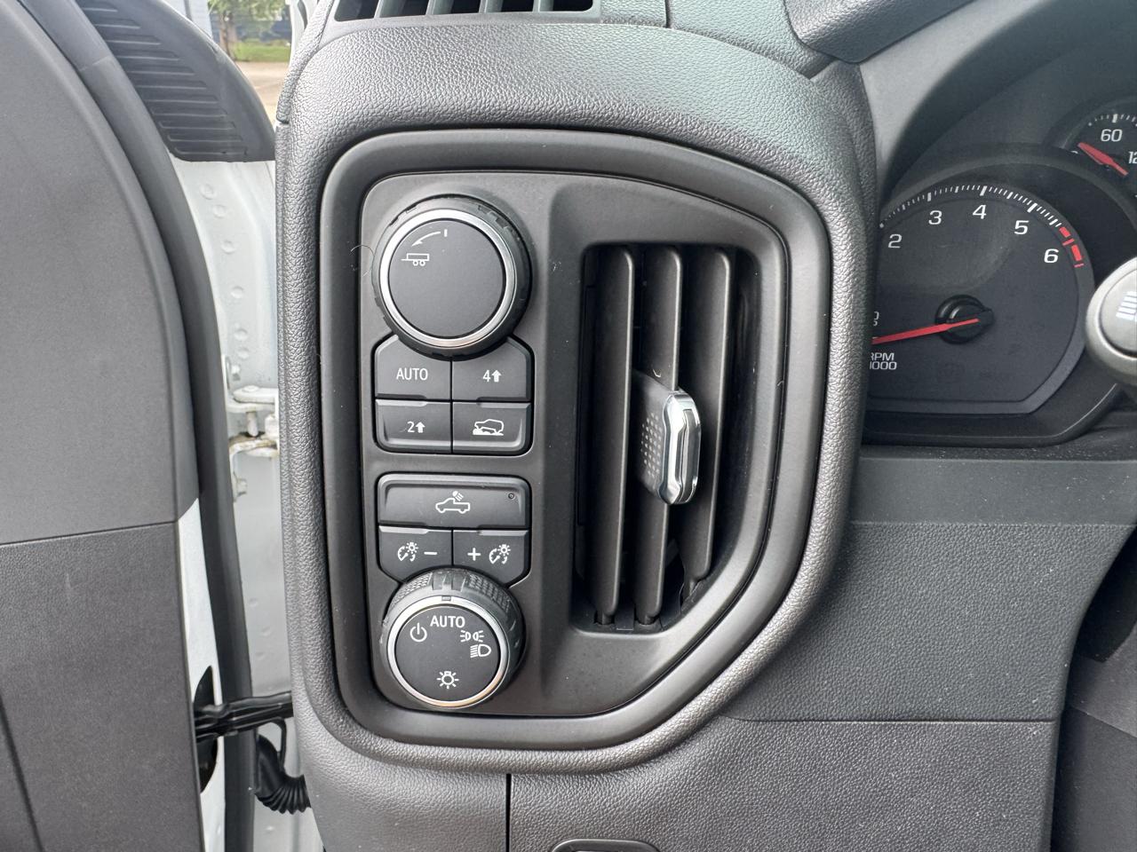 Chevrolet Silverado 1500 4WD Reg Cab 140" Work Truck 2023