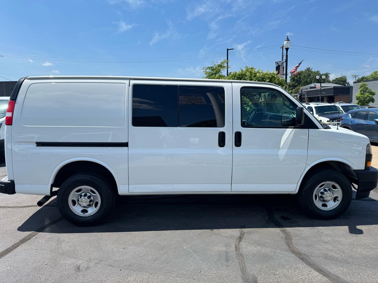 Chevrolet Express Cargo Van RWD 2500 135" 2021