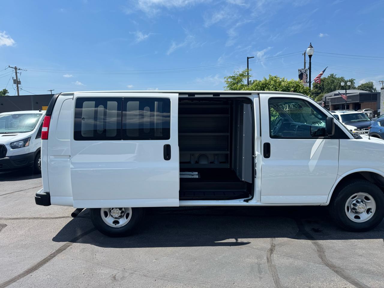 Chevrolet Express Cargo Van RWD 2500 135" 2021