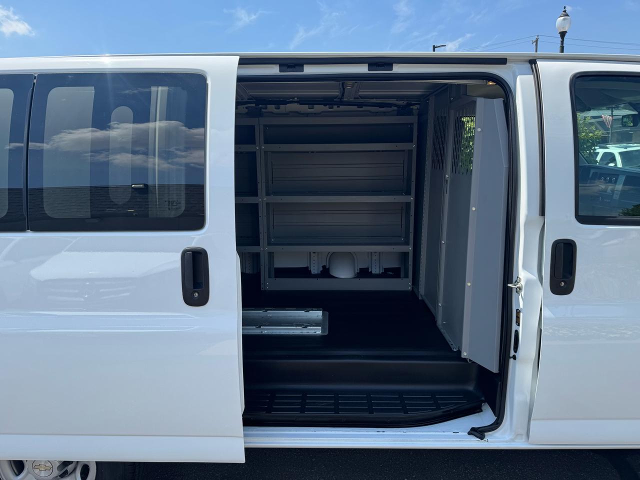 Chevrolet Express Cargo Van RWD 2500 135" 2021