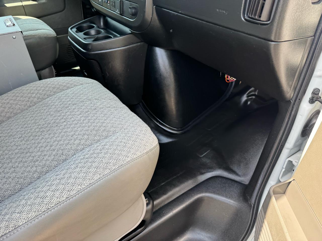Chevrolet Express Cargo Van RWD 2500 135" 2021