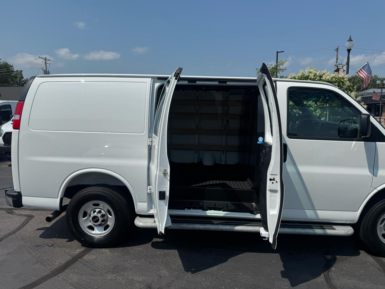 GMC Savana Cargo Van RWD 2500 135" 2025