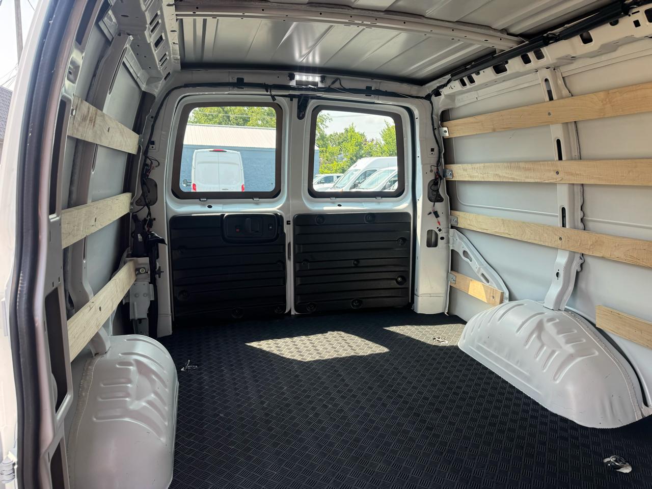 GMC Savana Cargo Van RWD 2500 135" 2025