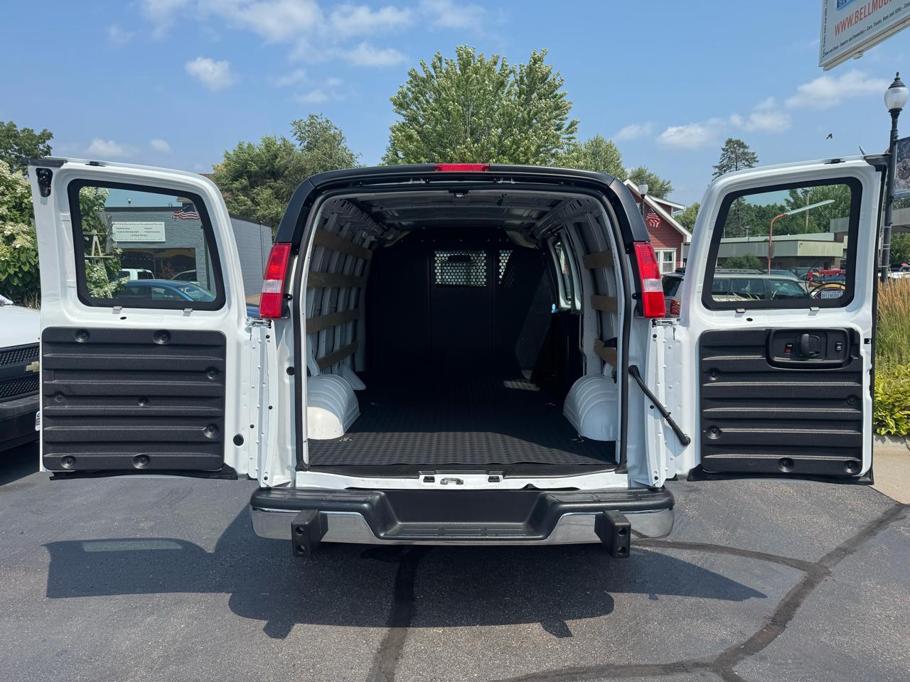 GMC Savana Cargo Van RWD 2500 135" 2025