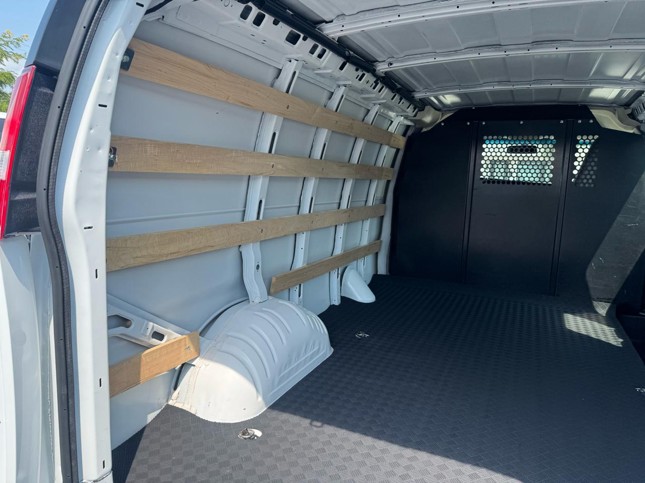 GMC Savana Cargo Van RWD 2500 135" 2025