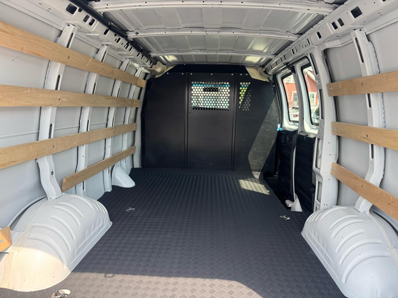 GMC Savana Cargo Van RWD 2500 135" 2025