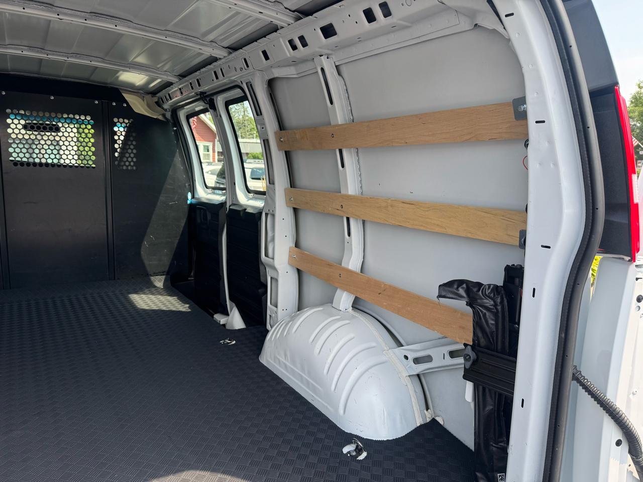 GMC Savana Cargo Van RWD 2500 135" 2025