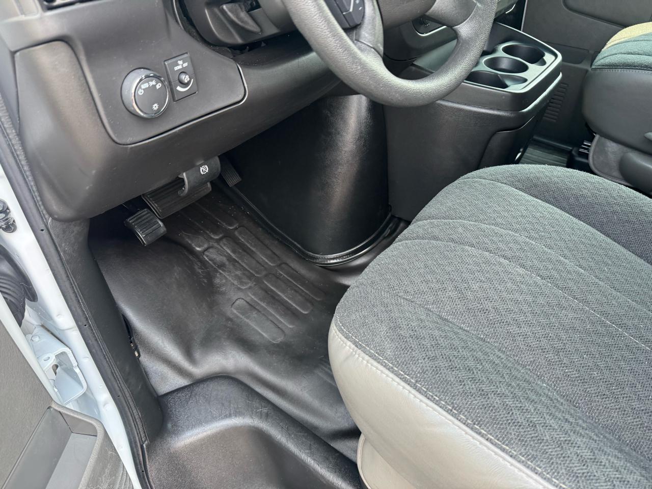 GMC Savana Cargo Van RWD 2500 135" 2025