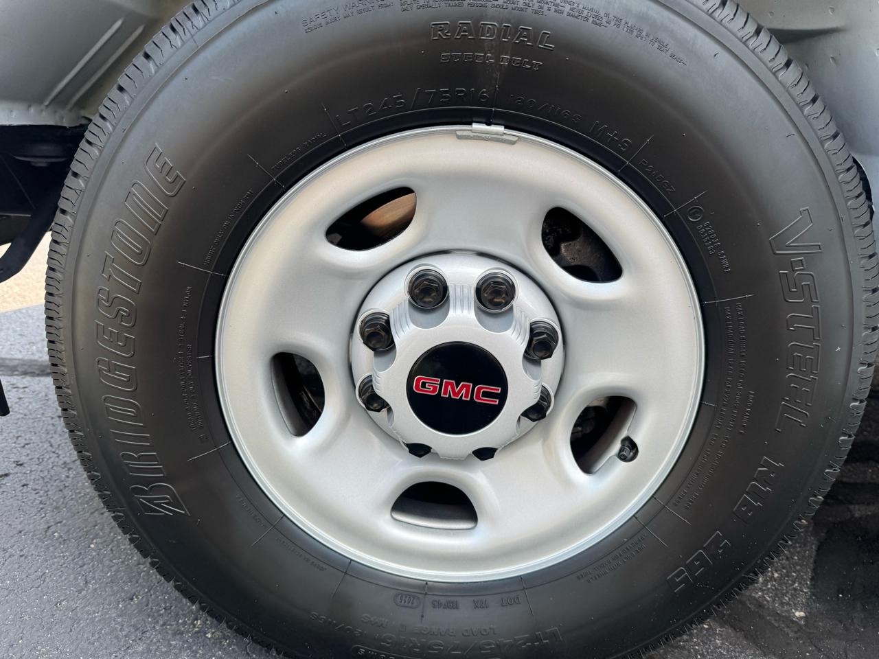 GMC Savana Cargo Van RWD 2500 135" 2025