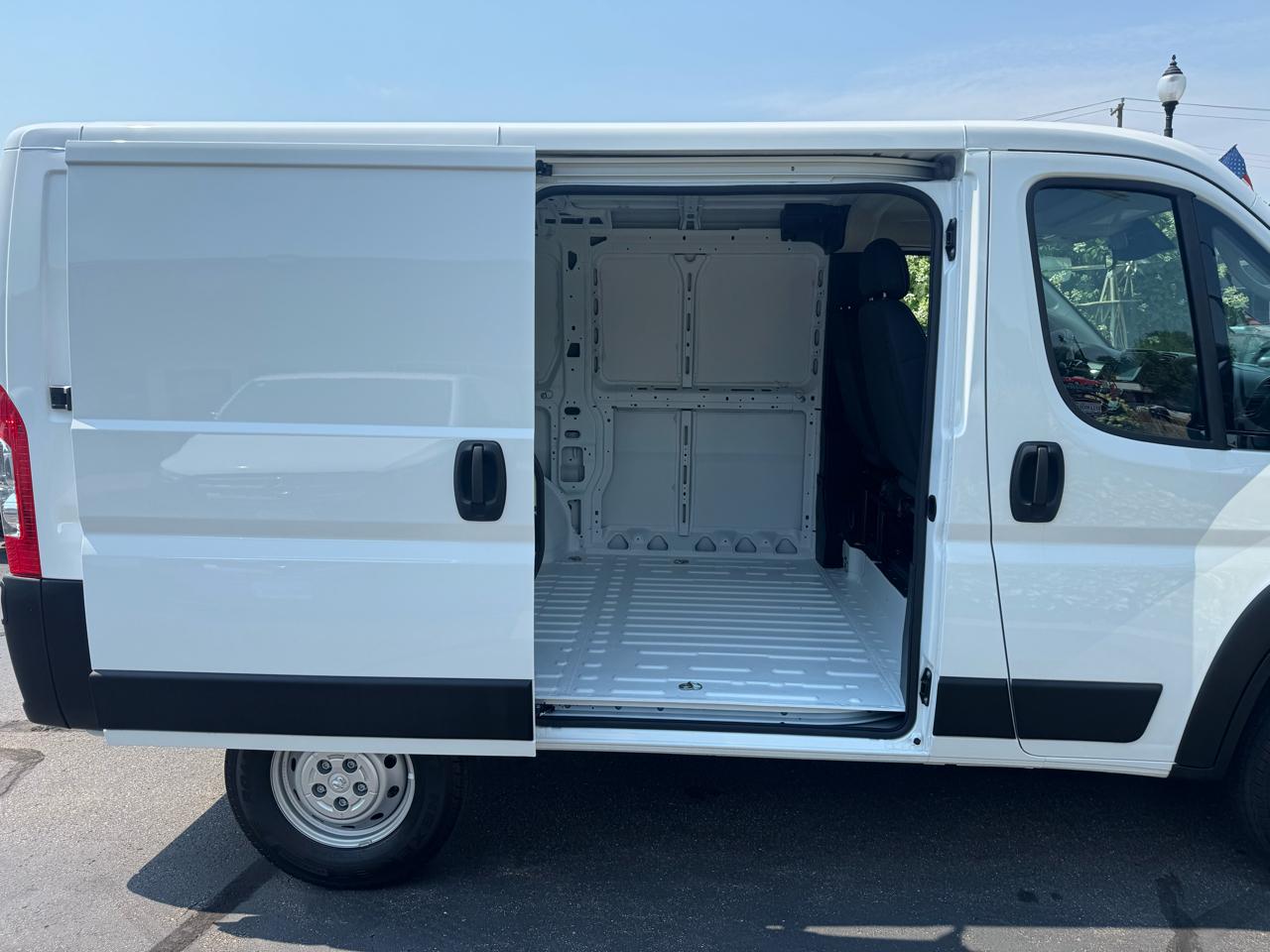 RAM ProMaster Cargo Van 1500 Low Roof 118" WB 2023