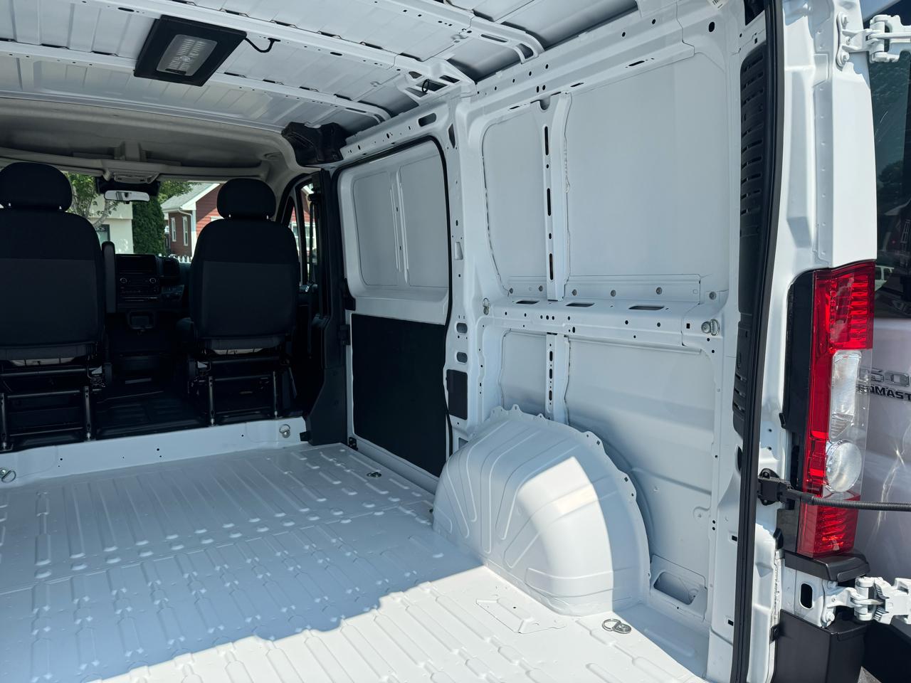 RAM ProMaster Cargo Van 1500 Low Roof 118" WB 2023