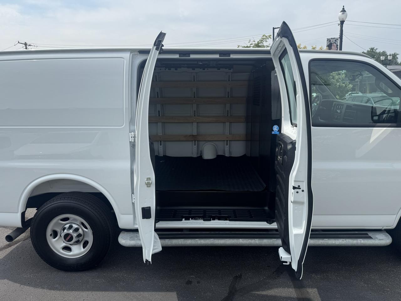 GMC Savana Cargo Van RWD 2500 135" 2025