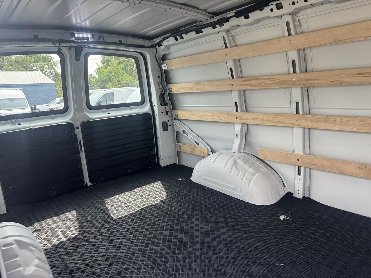 GMC Savana Cargo Van RWD 2500 135" 2025