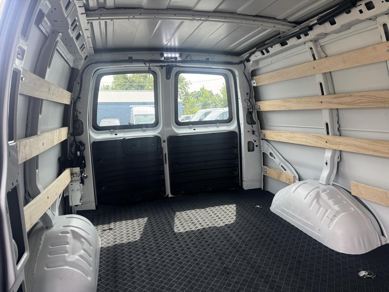 GMC Savana Cargo Van RWD 2500 135" 2025