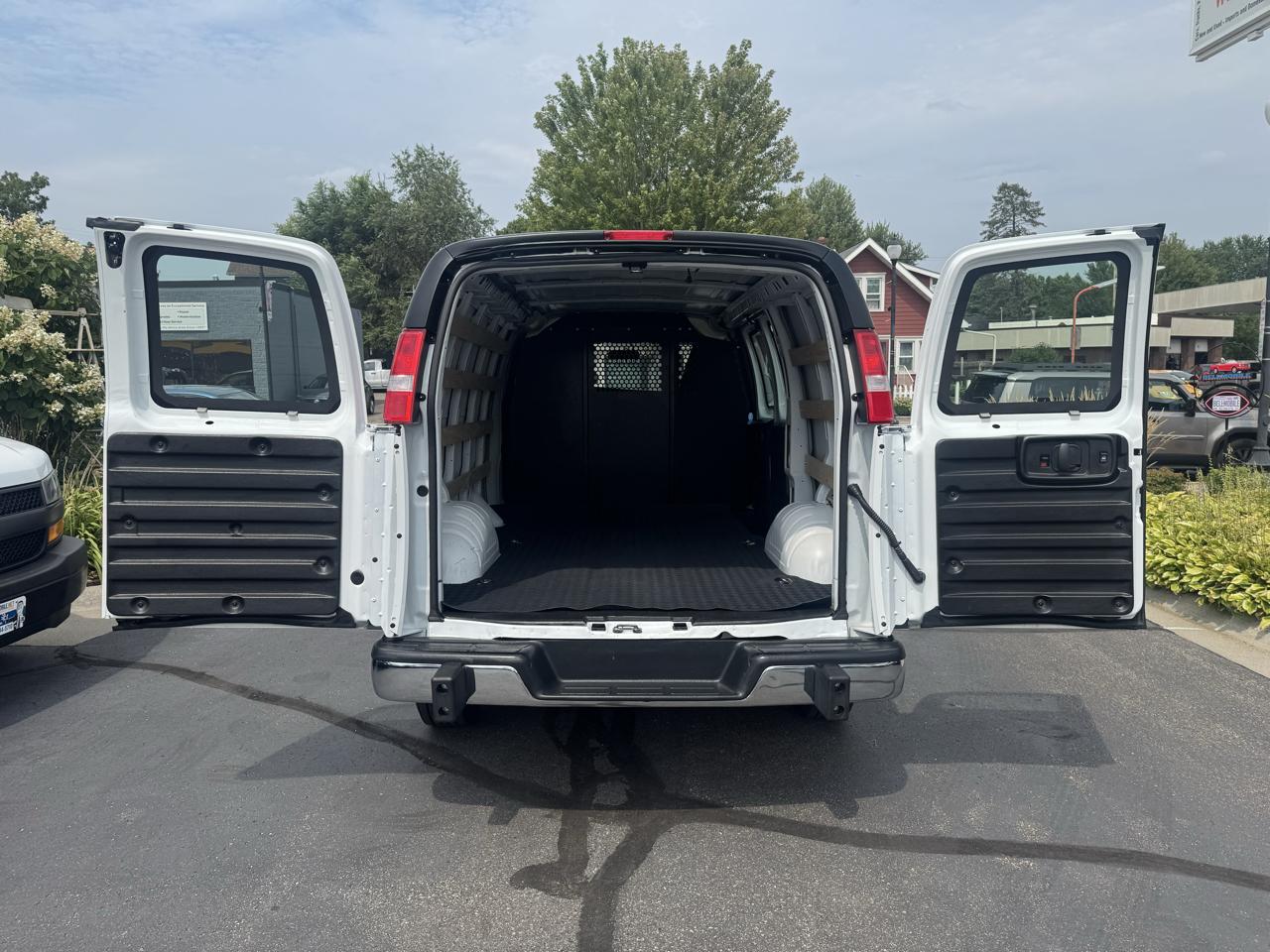 GMC Savana Cargo Van RWD 2500 135" 2025