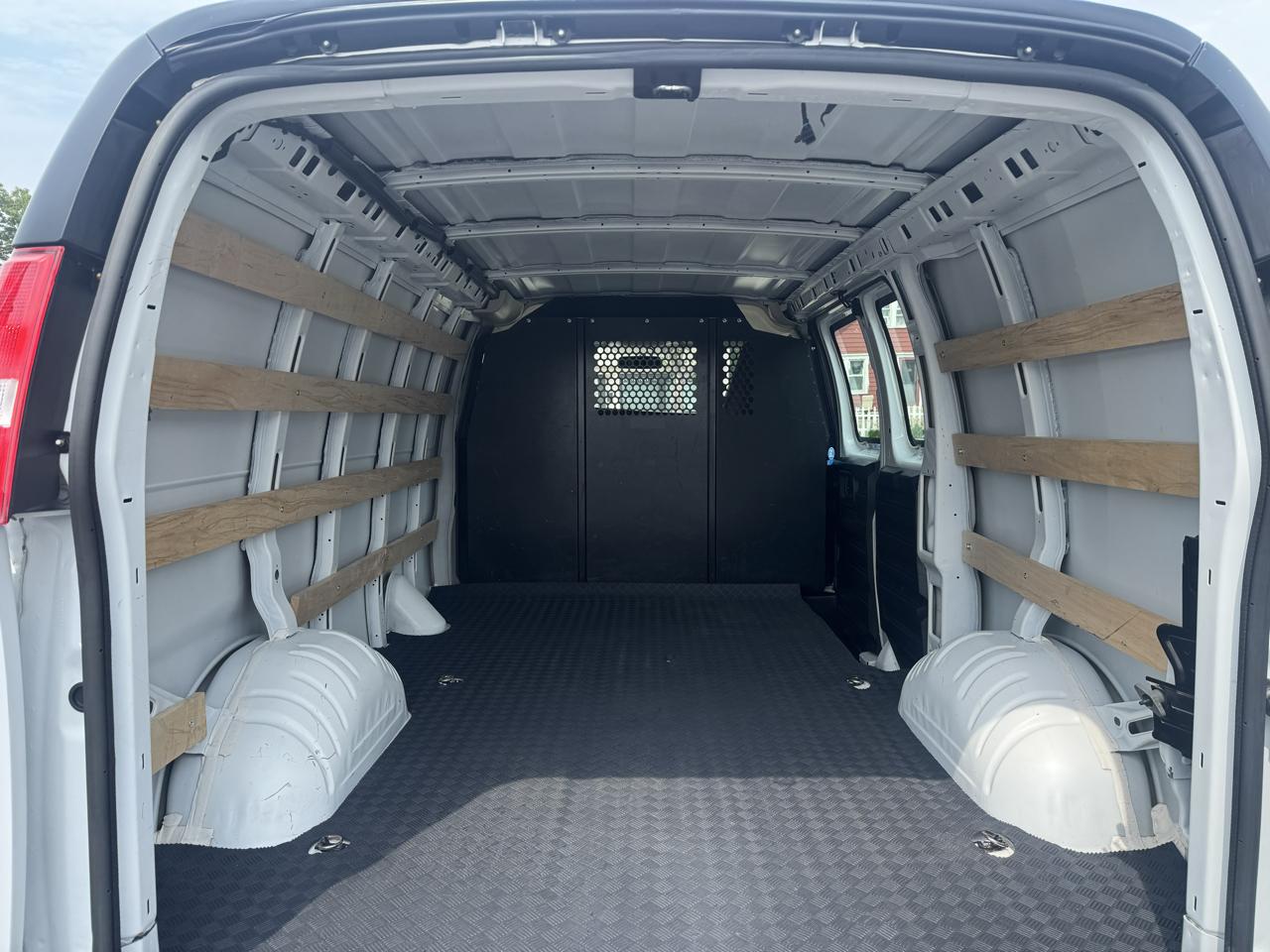 GMC Savana Cargo Van RWD 2500 135" 2025