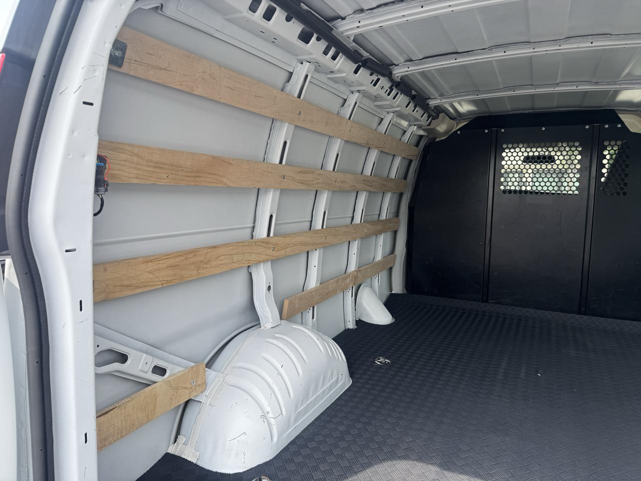 GMC Savana Cargo Van RWD 2500 135" 2025