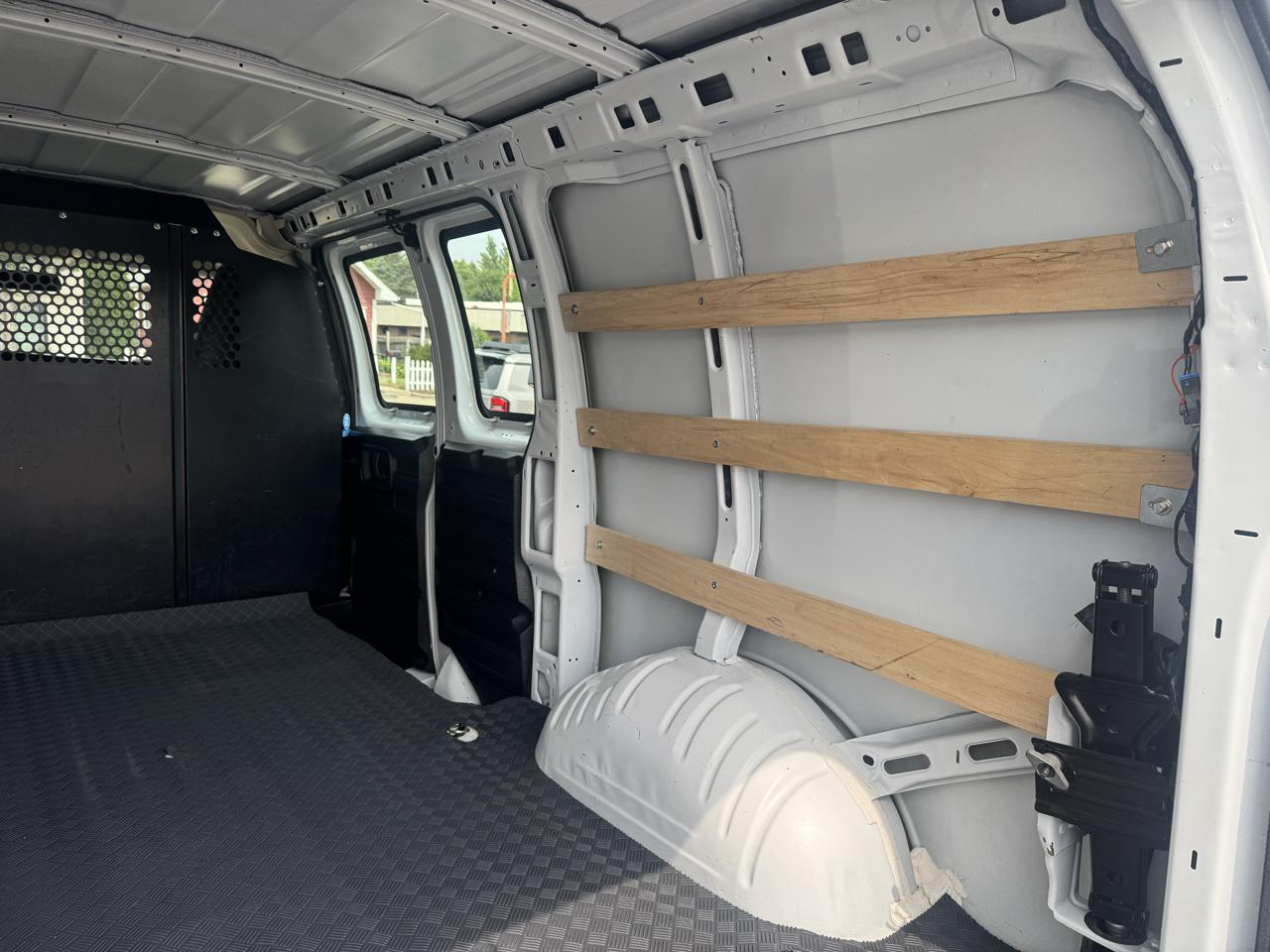 GMC Savana Cargo Van RWD 2500 135" 2025