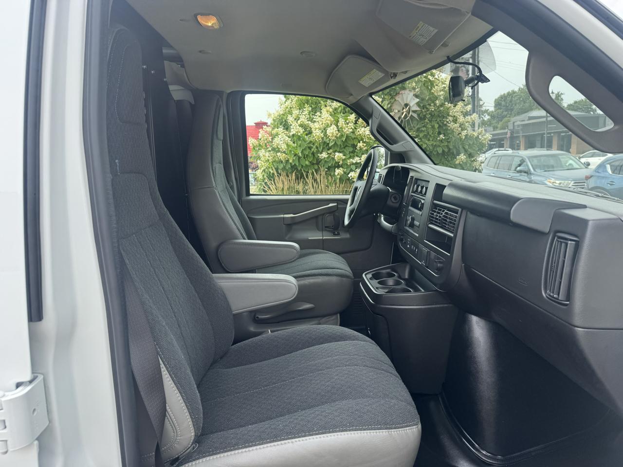 GMC Savana Cargo Van RWD 2500 135" 2025