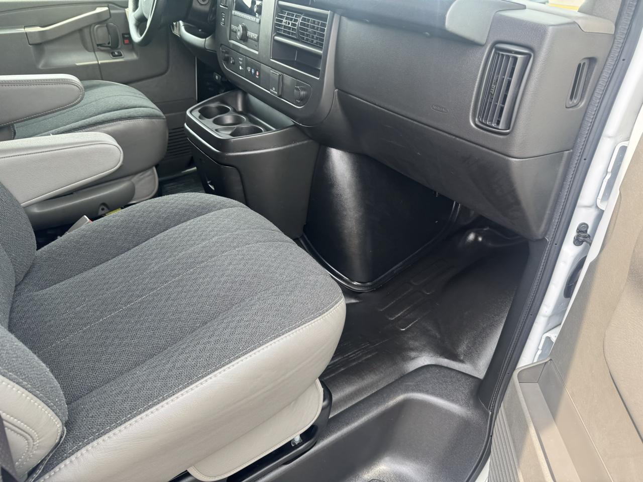 GMC Savana Cargo Van RWD 2500 135" 2025