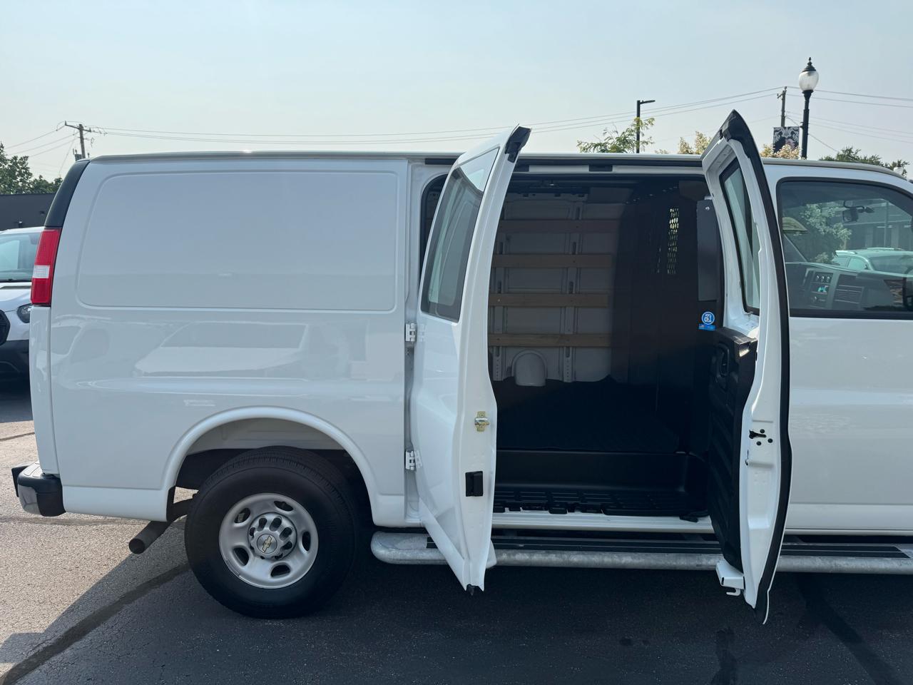 Chevrolet Express Cargo Van RWD 2500 135" 2025