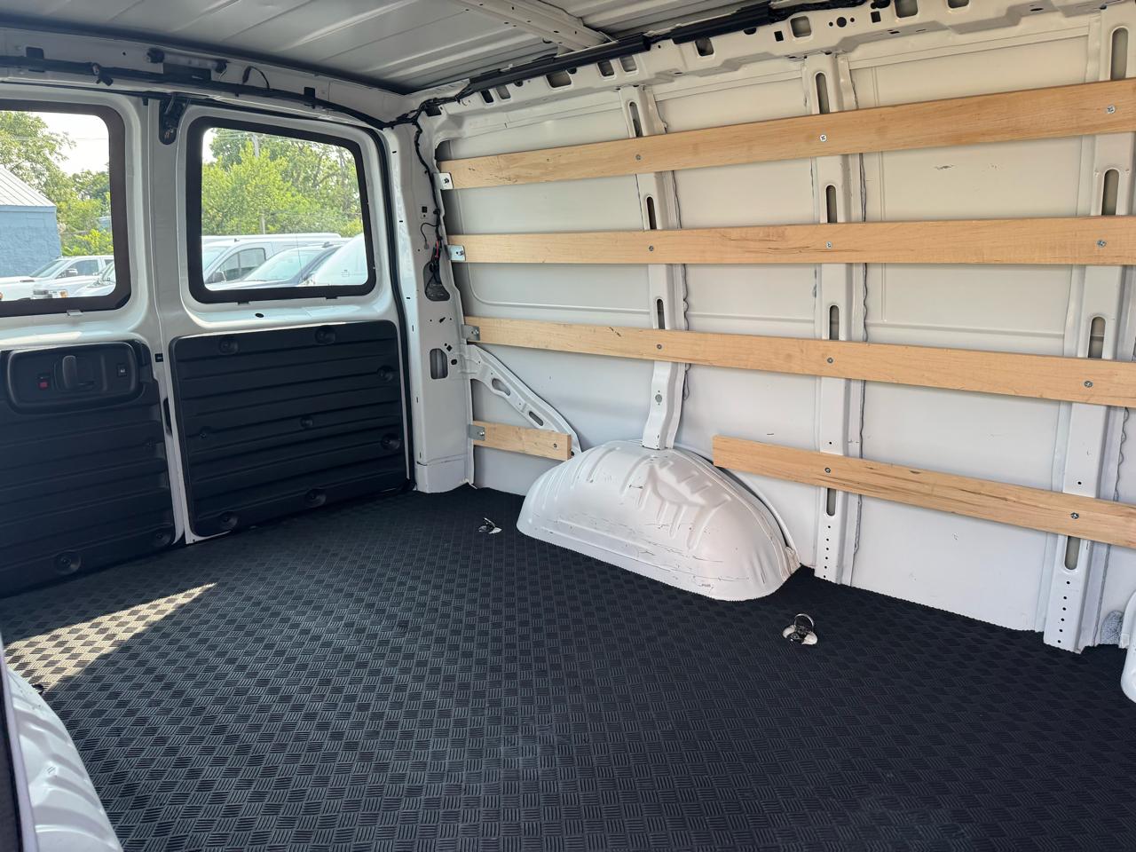 Chevrolet Express Cargo Van RWD 2500 135" 2025