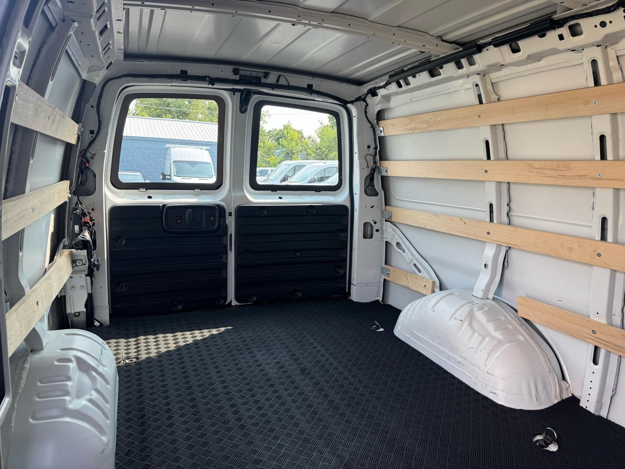 Chevrolet Express Cargo Van RWD 2500 135" 2025