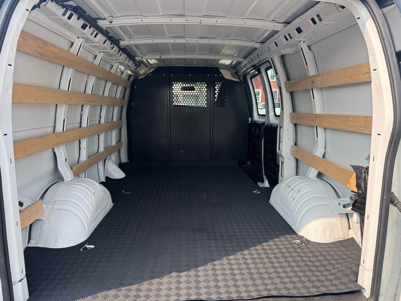 Chevrolet Express Cargo Van RWD 2500 135" 2025