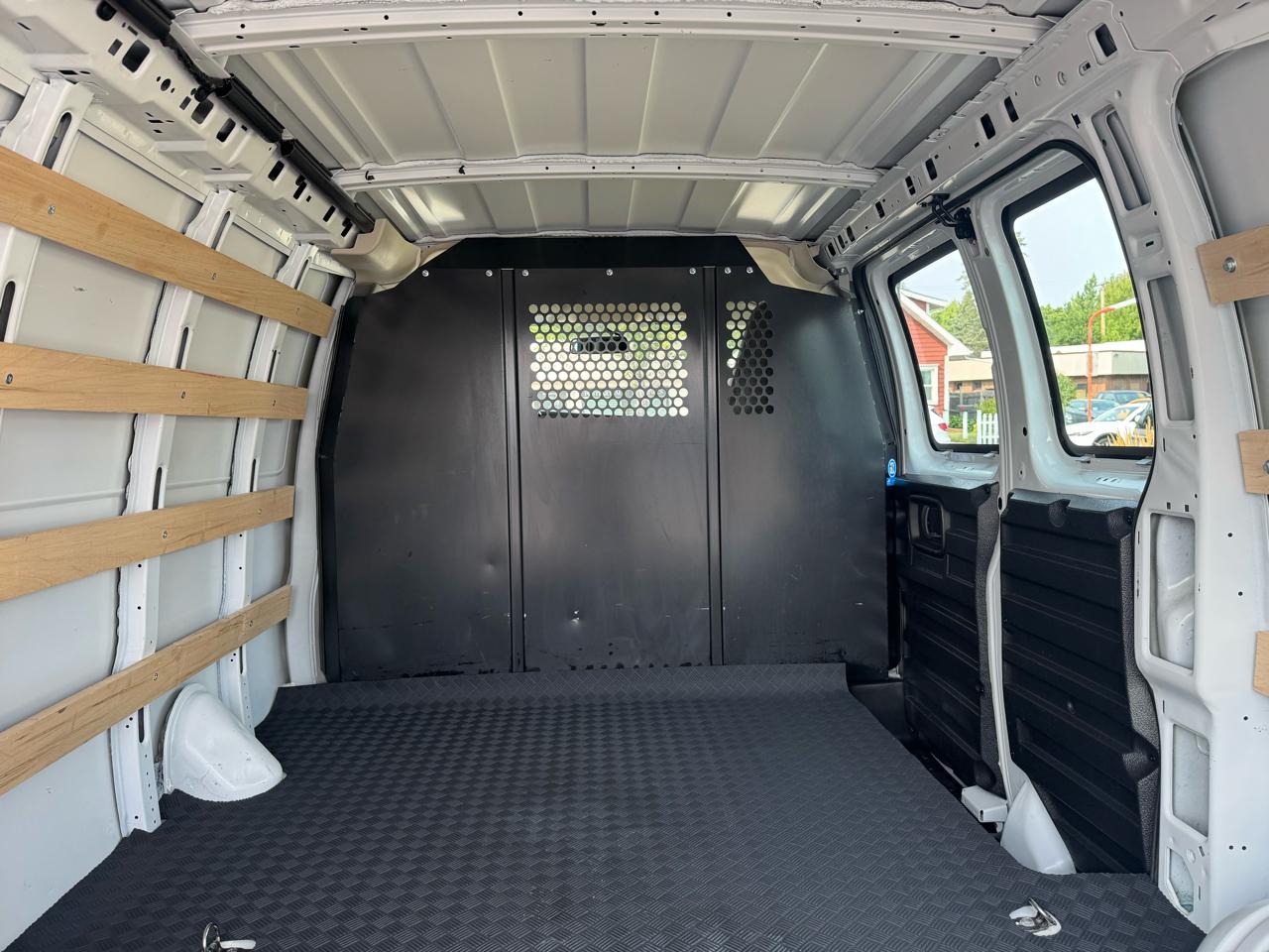 Chevrolet Express Cargo Van RWD 2500 135" 2025