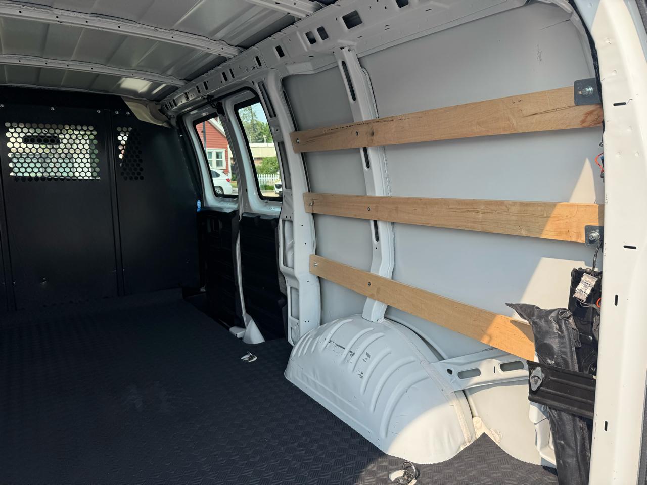 Chevrolet Express Cargo Van RWD 2500 135" 2025