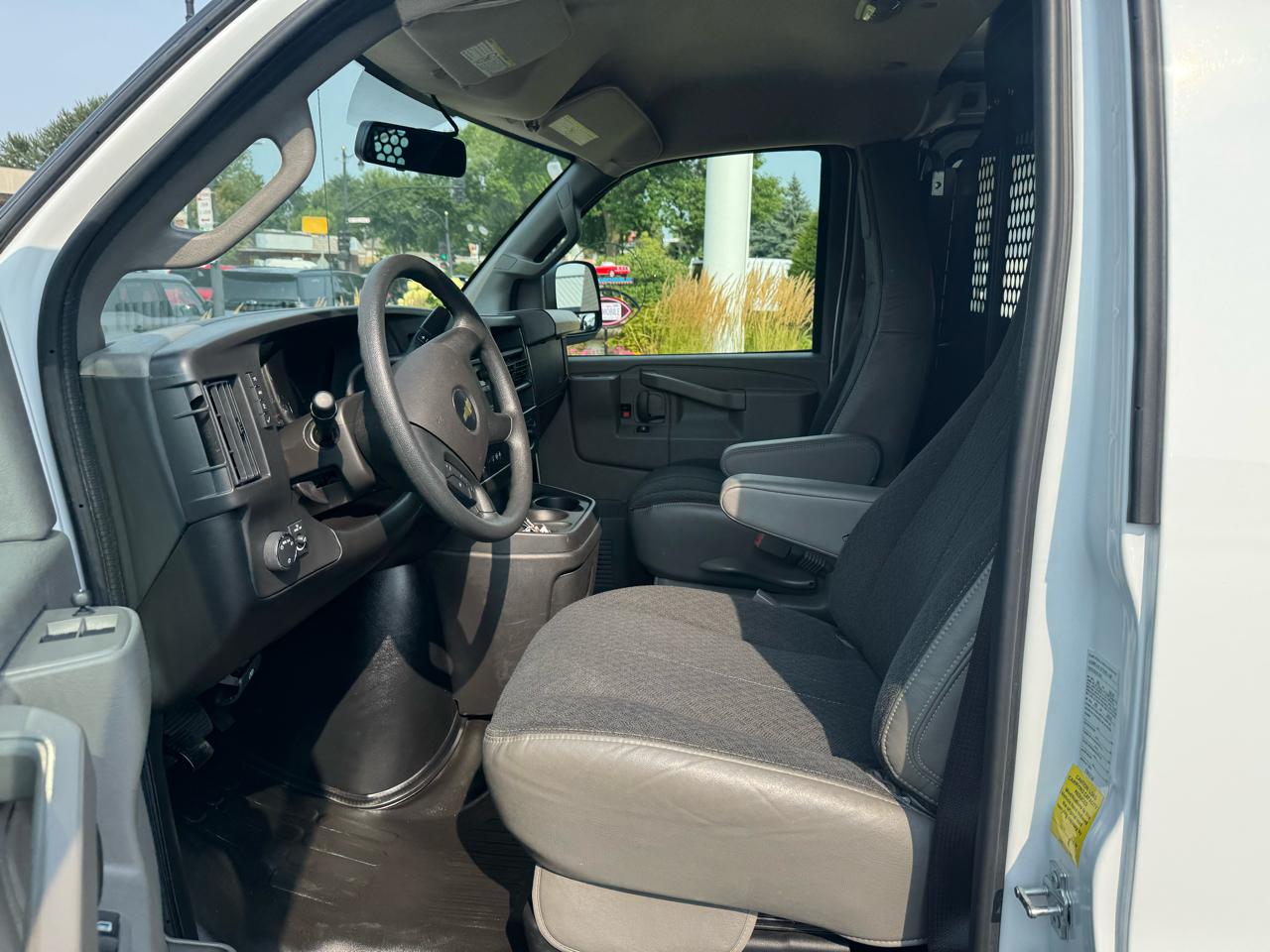 Chevrolet Express Cargo Van RWD 2500 135" 2025